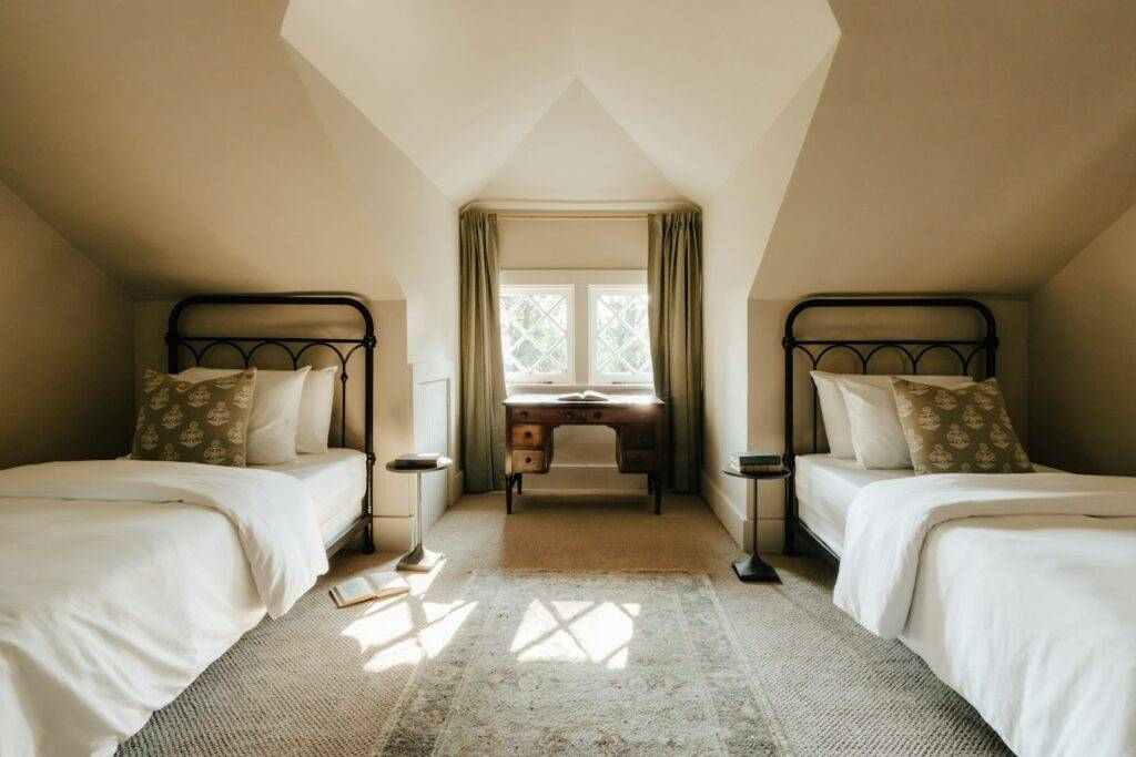 Jak aranżacja sypialni na poddaszu?