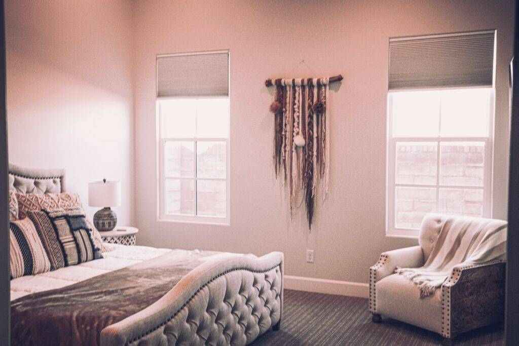 Jak wybór wygodnego fotela do sypialni?